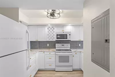 112 Royal Park Dr #3H, Oakland Park, FL 33309 - Photo 11