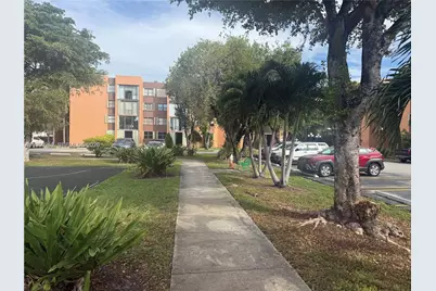 9420 W Flagler St #104, Miami, FL 33174 - Photo 3