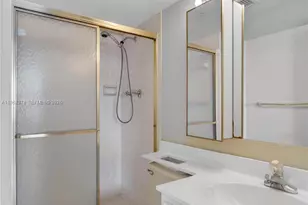 2801 NE 183rd St, Aventura, FL 33160 - Photo 25