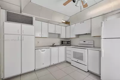 2801 NE 183rd St #1612W, Aventura, FL 33160 - Photo 23