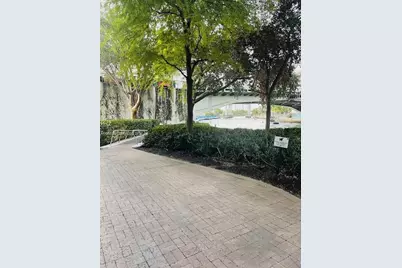 185 SW 7th St #1605, Miami, FL 33130 - Photo 9