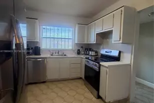 9201 Sunrise Lakes Blvd, Sunrise, FL 33322 - Photo 7