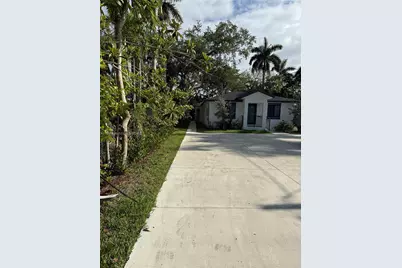 210 SW 3rd St, Florida City, FL 33034 - Photo 3