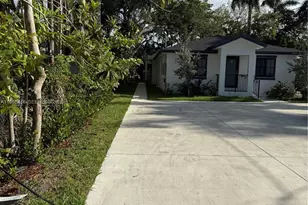 210 SW 3rd St, Florida City, FL 33034 - Photo 3