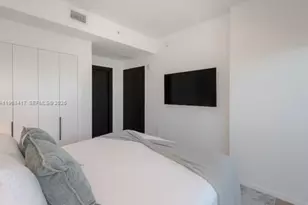 398 NE 5th St, Miami, FL 33132 - Photo 13