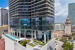 398 NE 5th St, Miami, FL 33132 - Photo 25