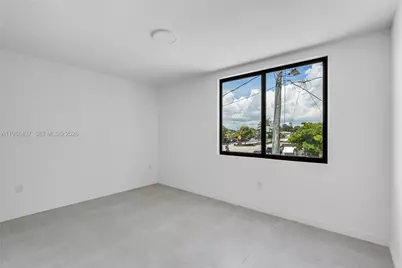 1658 NW 1st St, Miami, FL 33125 - Photo 13