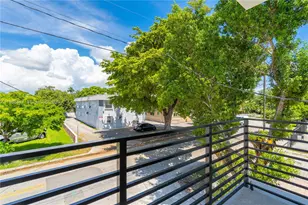 1658 NW 1st St, Miami, FL 33125 - Photo 23