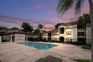 570 S Park Rd, Hollywood, FL 33021 - Photo 1