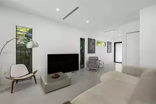 442 SW 15th Rd, Miami, FL 33129 - Photo 5