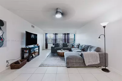 2906 SW 21st Ter #312D, Delray Beach, FL 33445 - Photo 3