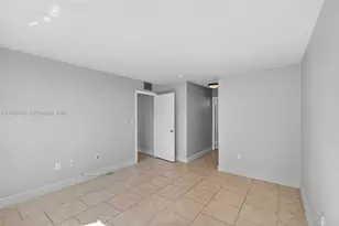 555 NE 30th St, Miami, FL 33137 - Photo 27