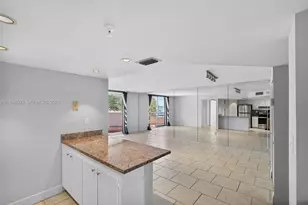 555 NE 30th St, Miami, FL 33137 - Photo 13