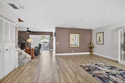 9080 Vineyard Lake Dr, Plantation, FL 33324 - Photo 5