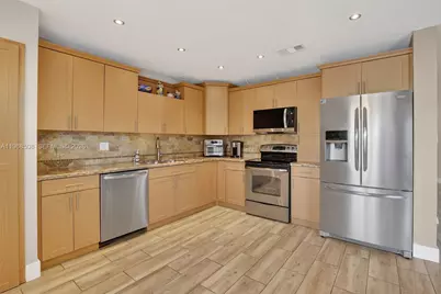 9080 Vineyard Lake Dr, Plantation, FL 33324 - Photo 9