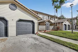 9080 Vineyard Lake Dr, Plantation, FL 33324 - Photo 3