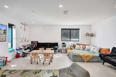 1977 S Oak Haven Cir, Miami, FL 33179 - Photo 19
