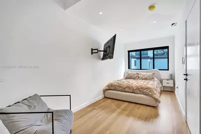 1977 S Oak Haven Cir, Miami, FL 33179 - Photo 63