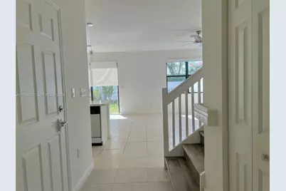 3354 W 100th Ter #3354, Hialeah, FL 33018 - Photo 3