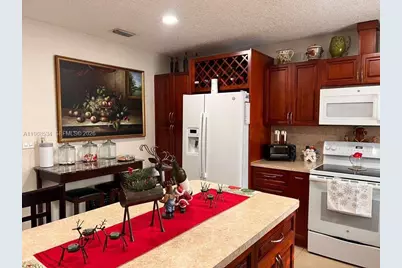 10532 NW 30th Ave, Miami, FL 33147 - Photo 11