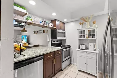307 Waterside Dr, Hypoluxo, FL 33462 - Photo 5