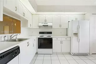 13001 SW 15th Ct, Pembroke Pines, FL 33027 - Photo 9