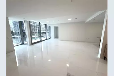 300 Biscayne Blvd Way #303, Miami, FL 33131 - Photo 11