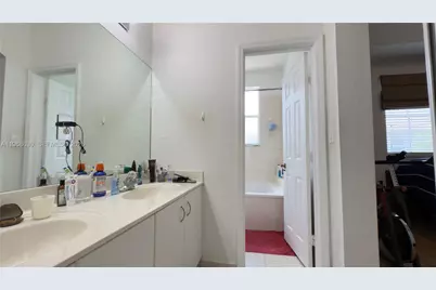 10840 NW 79th St, Doral, FL 33178 - Photo 19
