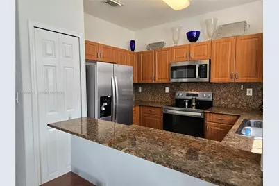 10840 NW 79th St, Doral, FL 33178 - Photo 13