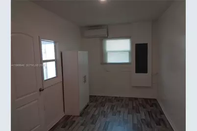 2060 SE 14th St, Homestead, FL 33035 - Photo 11