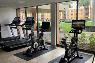 9300 Fontainebleau Blvd, Miami, FL 33172 - Photo 41