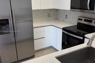 9300 Fontainebleau Blvd, Miami, FL 33172 - Photo 17