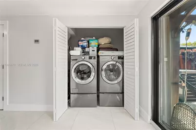 10908 NW 7th St #403, Miami, FL 33172 - Photo 15