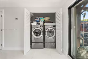 10908 NW 7th St, Miami, FL 33172 - Photo 15