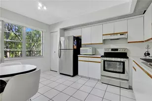 12500 SW 6th St, Pembroke Pines, FL 33027 - Photo 7