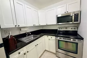 271 Bonnie Blvd, Palm Springs, FL 33461 - Photo 1