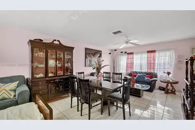 10413 NW 6th St, Pembroke Pines, FL 33026 - Photo 11