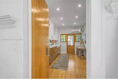 3233 Crystal Ct, Miami, FL 33133 - Photo 9