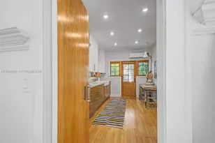 3233 Crystal Ct, Miami, FL 33133 - Photo 9