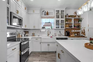 2484 SE 2nd St, Homestead, FL 33033 - Photo 9