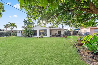 7835 W 16th Ct, Hialeah, FL 33014 - Photo 27