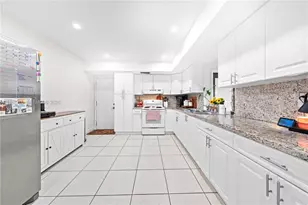 7835 W 16th Ct, Hialeah, FL 33014 - Photo 9