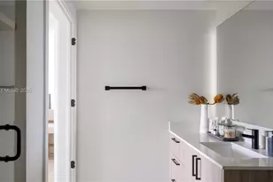 3900 Alton Rd, Miami Beach, FL 33140 - Photo 9