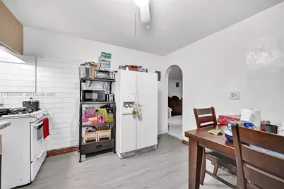 811 NW 24th Ct, Miami, FL 33125 - Photo 9