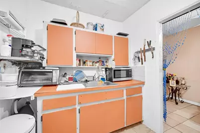 811 NW 24th Ct, Miami, FL 33125 - Photo 15