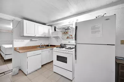 811 NW 24th Ct, Miami, FL 33125 - Photo 27