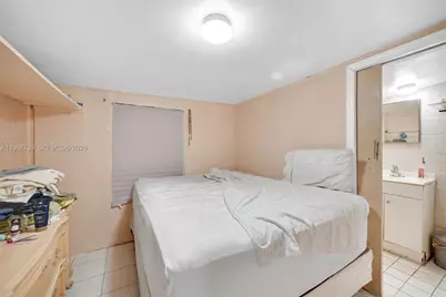 811 NW 24th Ct, Miami, FL 33125 - Photo 23