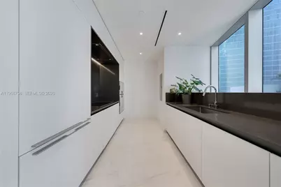 300 Biscayne Boulevard Way #1105C, Miami, FL 33131 - Photo 11