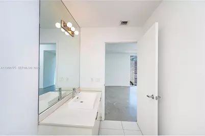 151 SE 1st St #909, Miami, FL 33131 - Photo 17