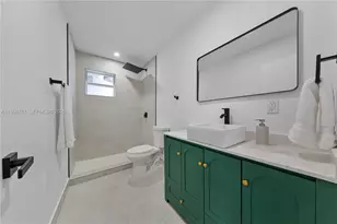 651 NW 9th St, Homestead, FL 33030 - Photo 3
